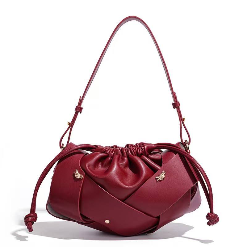 BOTTEGA 
100 dhs💛
size 26 cm

Zain161
♥️♥️♥️