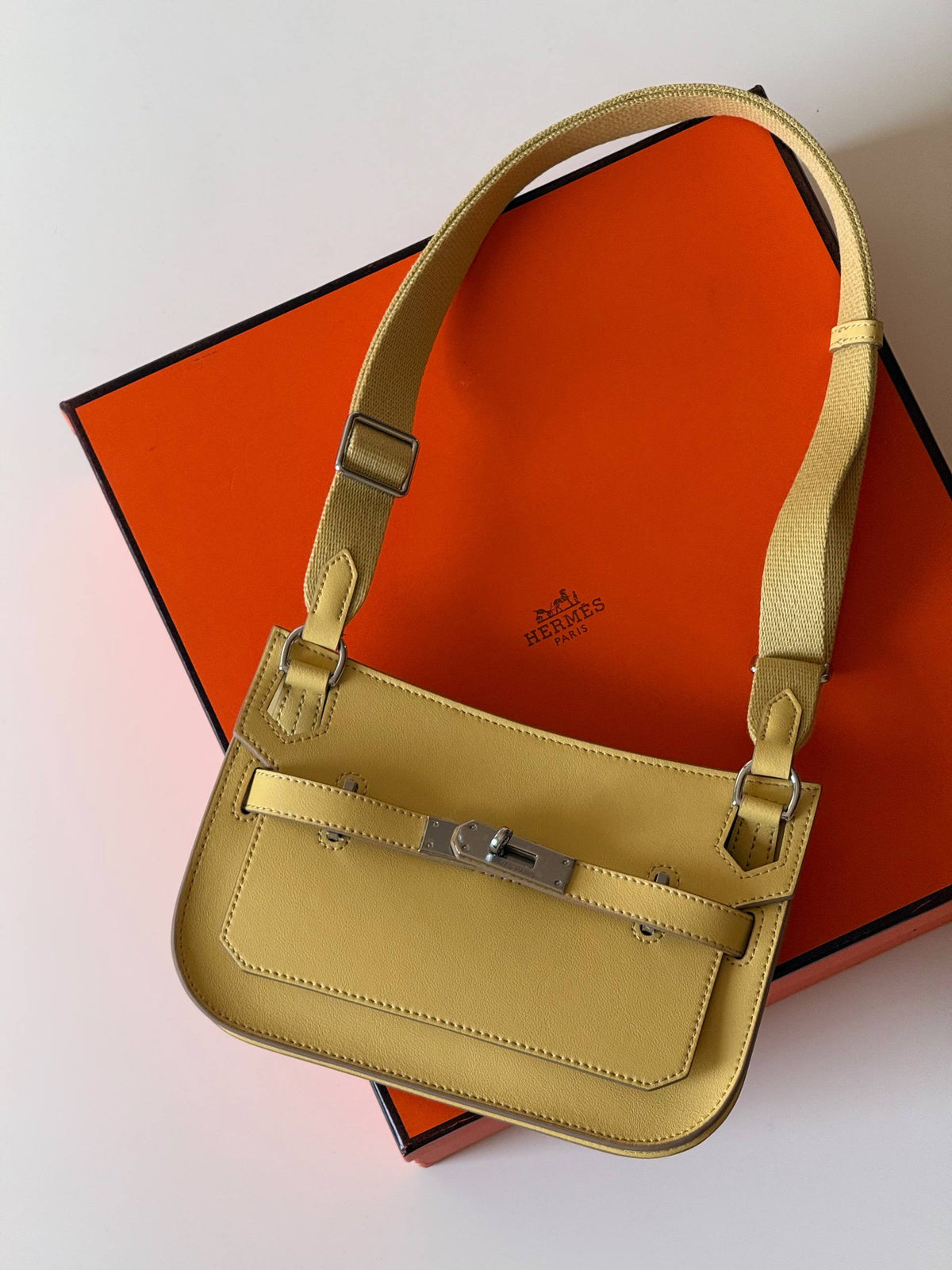 Hermes jypsiere 

22cm💕

master quality😍

with box❤️
380 dhs🇦🇪🇦🇪

Zain52
♥️♥️♥️