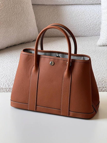 Hermes garden party 
💕master quality😍with box❤️
18 CM 340 dhs🪙🌨️
24 Cm 340 dhs🪙🌨️
30 CM 380 dhs🪙🌨️

Zain52
♥️♥️♥️