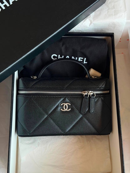 CHANEL
𝐕𝐚𝐧𝐢𝐭𝐲 𝐁𝐚𝐠 𝐖𝐢𝐭𝐡 𝐂𝐡𝐚𝐢𝐧 
950 dhs✅
Full Packge Super Master

ETAG4
♥️♥️♥️