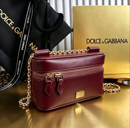 D&G
100 dhs🇦🇪🇦🇪
with box19cm

Zain26
♥️♥️♥️