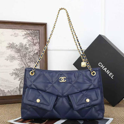 CHANEL
HIGH QUALITY 
120 dhs✅
Size:38cm

Zain39
♥️♥️♥️