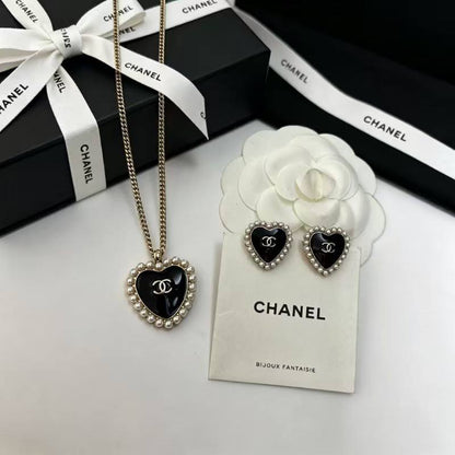 CHANEL 
Necklace 😍
Earring 🦋
Master quality 💯
With normal boxes 🗃️ 
90 dhs🇦🇪🇦🇪

With master box 📦 
105 dhs🇦🇪🇦🇪

Zain216
♥️♥️♥️