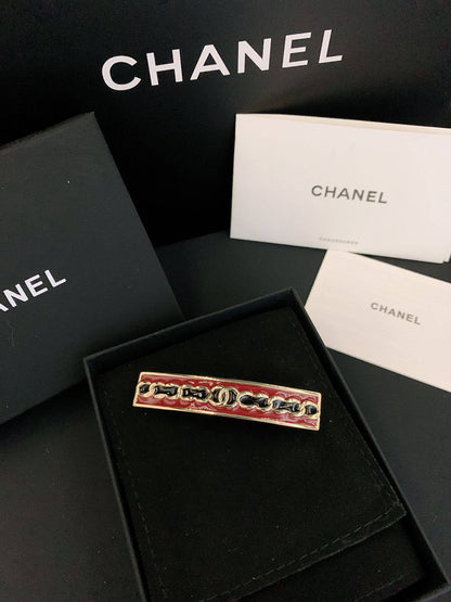 CHANEL*_HAIR CLIPS_

55 dhs💚❤️
         _With_
          *Box* 📦✅

Zain89
♥️♥️♥️