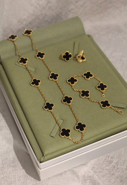 VanCleef & Arpels 💚 -PriceUpdate-
Magic Alhambra Full Set
⁠Necklace 10 Motifs 105Ð
⁠Bracelet 5 Motifs  75Ð
⁠Earings 1 Motif  55Ð
18K gold plated
 Master Quality 
Full Set
 335 dhs🇦🇪with Normal Box
 400 dhs🇦🇪 with Orignal Box
Zain209
♥️♥️♥️