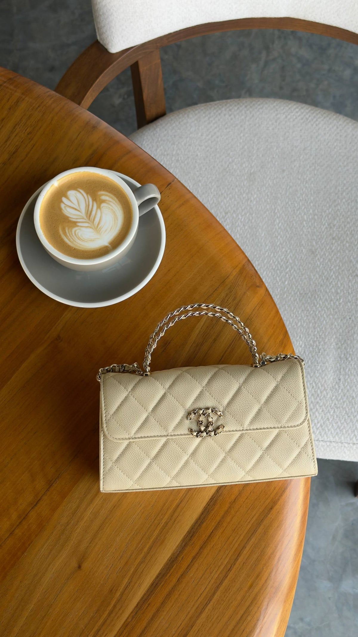 New collection ⚜️
CHANEL 💚
VIP quality 💎
Chanel flap top handle ✨
Size : 19 cm
For Price 👇 WhatsApp✅
0568585901 
0507557372
0552275751 Owner Zain 👌

Zain336
♥️♥️♥️