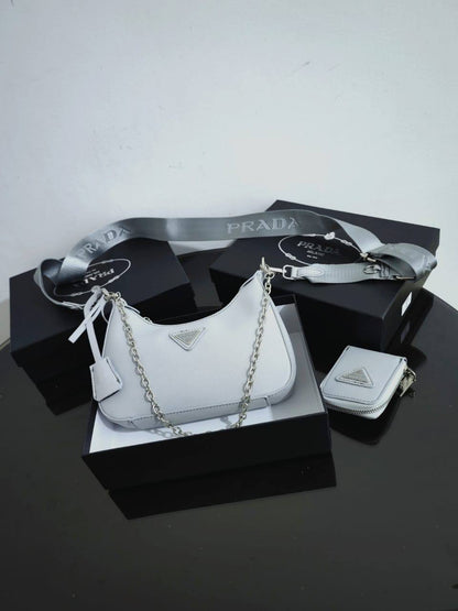 Prada
95 dhs🪙💕
high quality 

With box
🎁🎁🎁

Zain26
♥️♥️♥️
