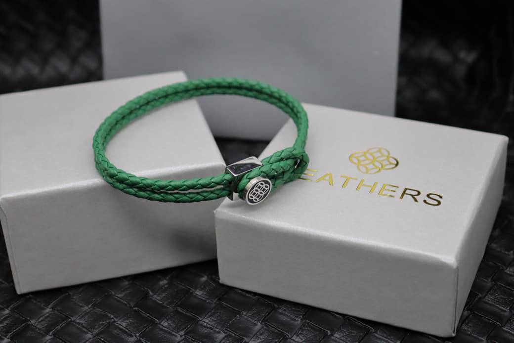 Bracelet 
55 dhs💓
+Box and paper bag🎁

Zain33
♥️♥️♥️