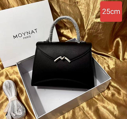 Moynat

110 dhs✅

with box
🎁🎁🎁

Zain26
♥️♥️♥️