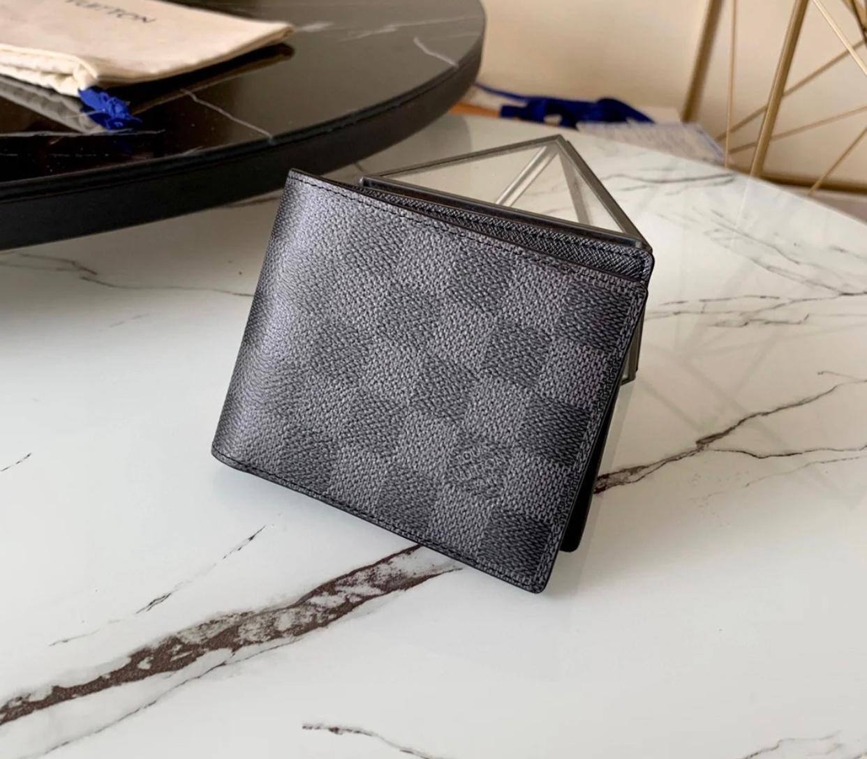 LV Master Wallet
110 dhs🪙💕

Zain33
♥️♥️♥️