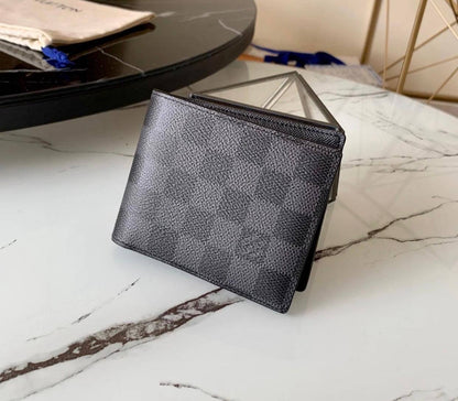 LV Master Wallet
110 dhs🪙💕

Zain33
♥️♥️♥️