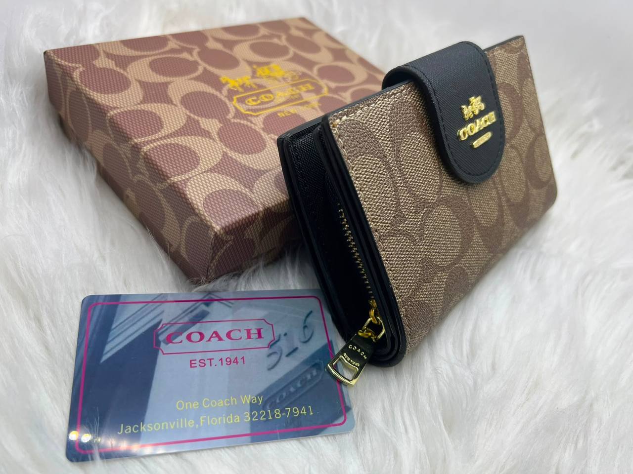 Wallets
60 dhs🇦🇪🇦🇪
with box

Zain182
♥️♥️♥️