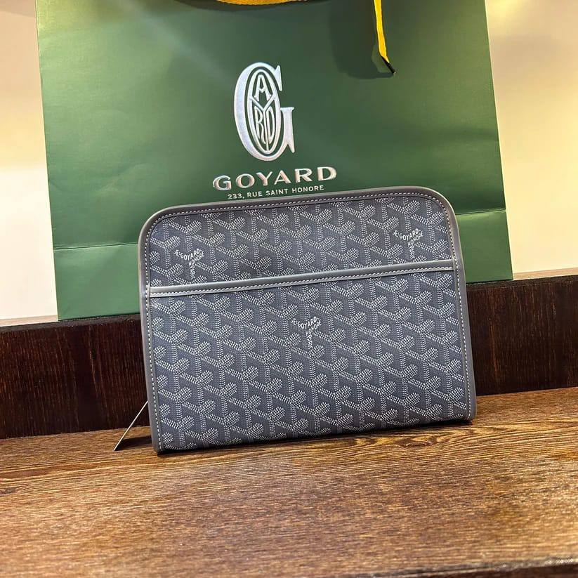 Goyard 

Master Quality 
Clutch Bag 
190 dhs🇦🇪🇦🇪

Zain33
♥️♥️♥️