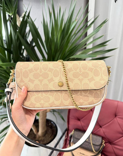 Coach 
Size:24cm

With box
🎁🎁🎁

90 dhs🪙🌨️

Zain148
♥️♥️♥️