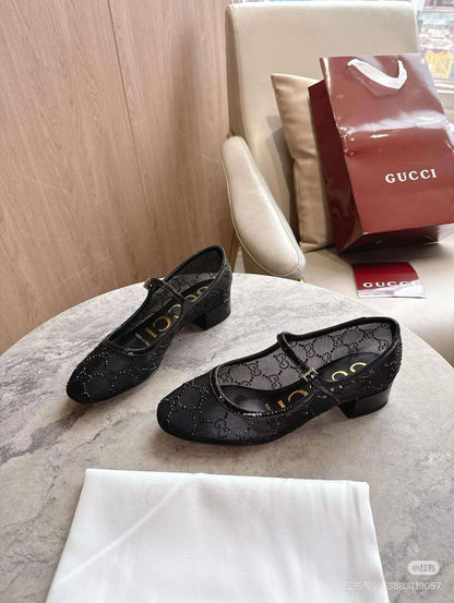 Gucci
Size 36-41
130 dhs🌺

Zain145
♥️♥️♥️