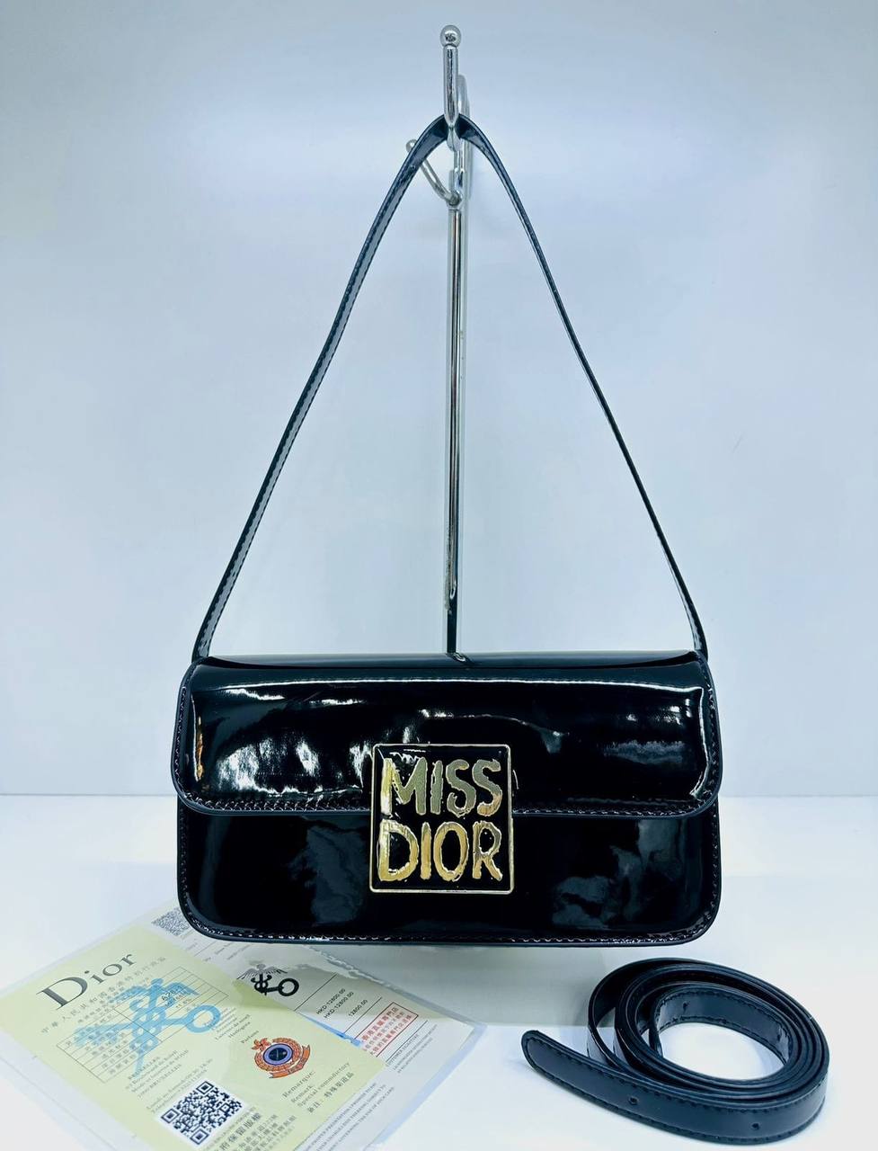 Dior
High quality
With box 
90 dhs✅

Zain50
♥️♥️♥️