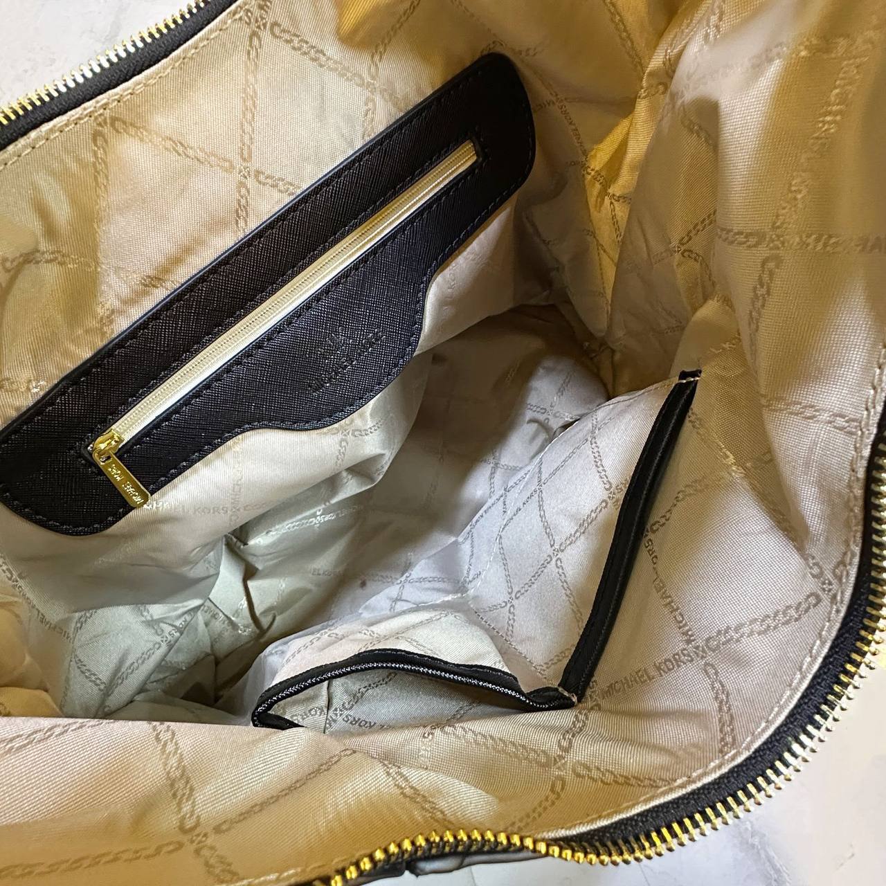 MK 
GOOD QUALITY 
110 dhs✅

Zain39
♥️♥️♥️