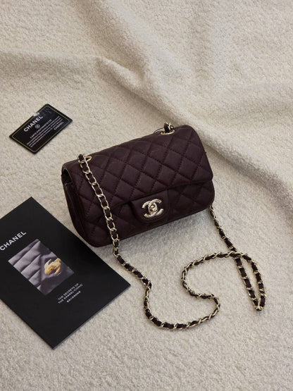 Chanel 
Master 
  20Cm 

With Box
🎁🎁🎁

230 dhs🇦🇪

Zain131
♥️♥️♥️