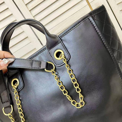 Chanel
33*27*13 cm
80 dhs🪙🌨️

Zain17
♥️♥️♥️