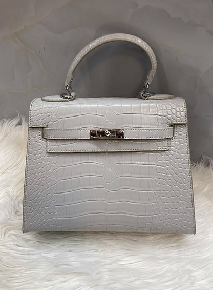 Hermes
25cm 
with box 
110 dhs🇦🇪🇦🇪
good quality

Zain136
♥️♥️♥️