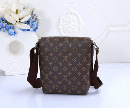 LV
With box 
🎁🎁🎁

85 dhs👑

Zain17
♥️♥️♥️