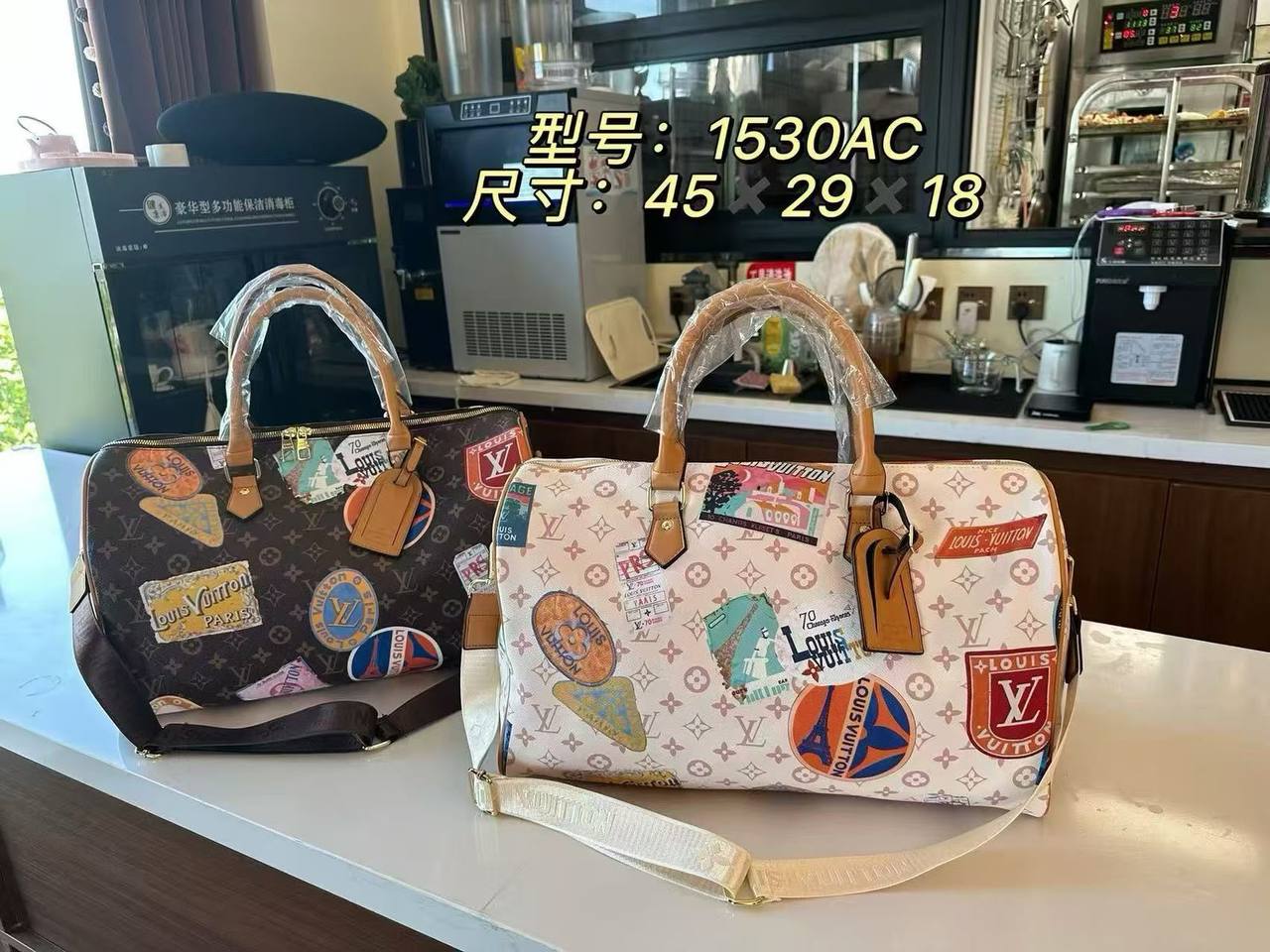 LV    travel bag
Size  45×29×18cm
High quality
115 dhs💛

Zain04
♥️♥️♥️