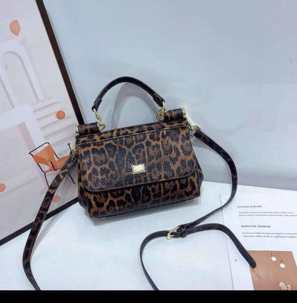 D&G
with box
110 dhs🇦🇪🇦🇪

Zain306
♥️♥️♥️