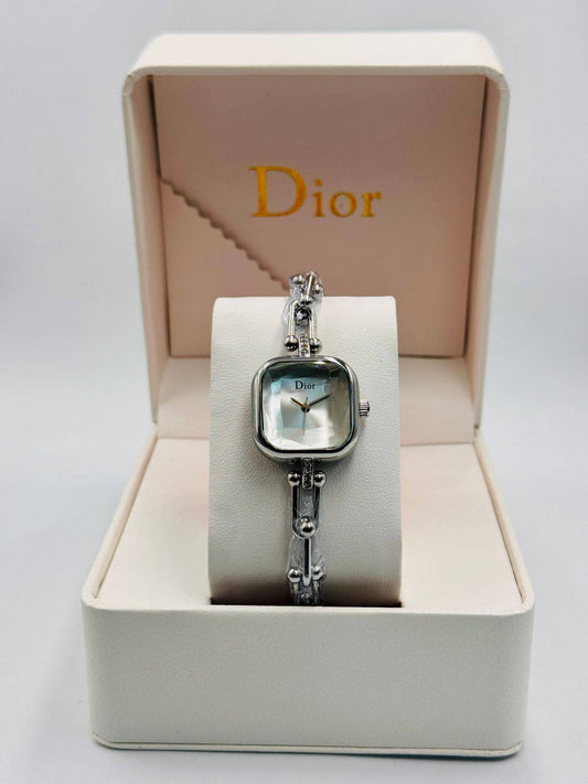Dior LADIES
*New Arrival*🔥
55 dhs🪙🌨️

Zain08
♥️♥️♥️