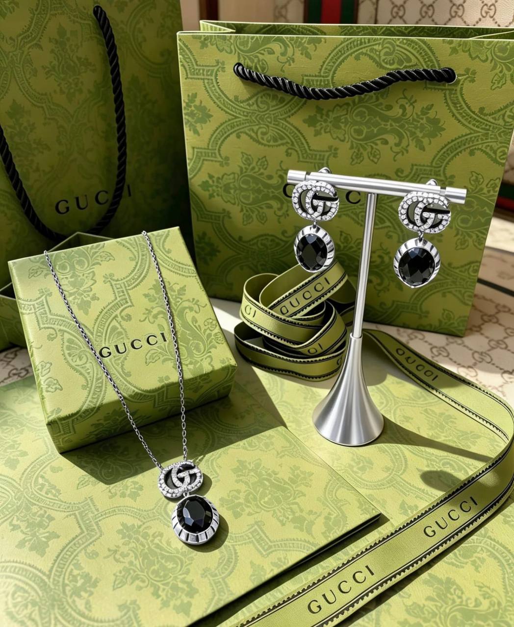 GUCCI SET 
NECKLACE EARRINGS
MASTER💫✨
110 DHS✅
WITH SMALL BOX AND PAPER BAG🛍️🎁
Limited Stock🌟

Zain89
♥️♥️♥️