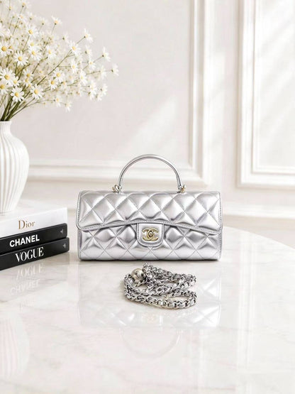 CHANEL
best quality with box
100 dhs🇦🇪🇦🇪

size25CM

Zain290
♥️♥️♥️