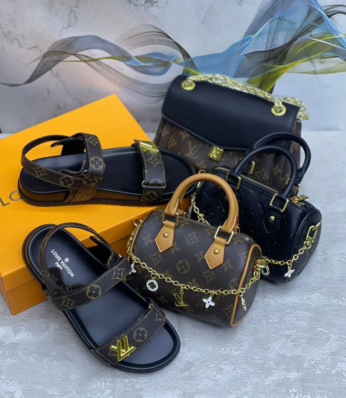 LV Set
195 dhs💓

size. 36 to 41

Zain175
♥️♥️♥️