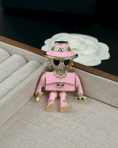 Chanel Master 
BROOCH 
95 dhs🪙🌺 

WITH BOX AND PAPER BAG
🎁🎁🎁

Zain89
♥️♥️♥️