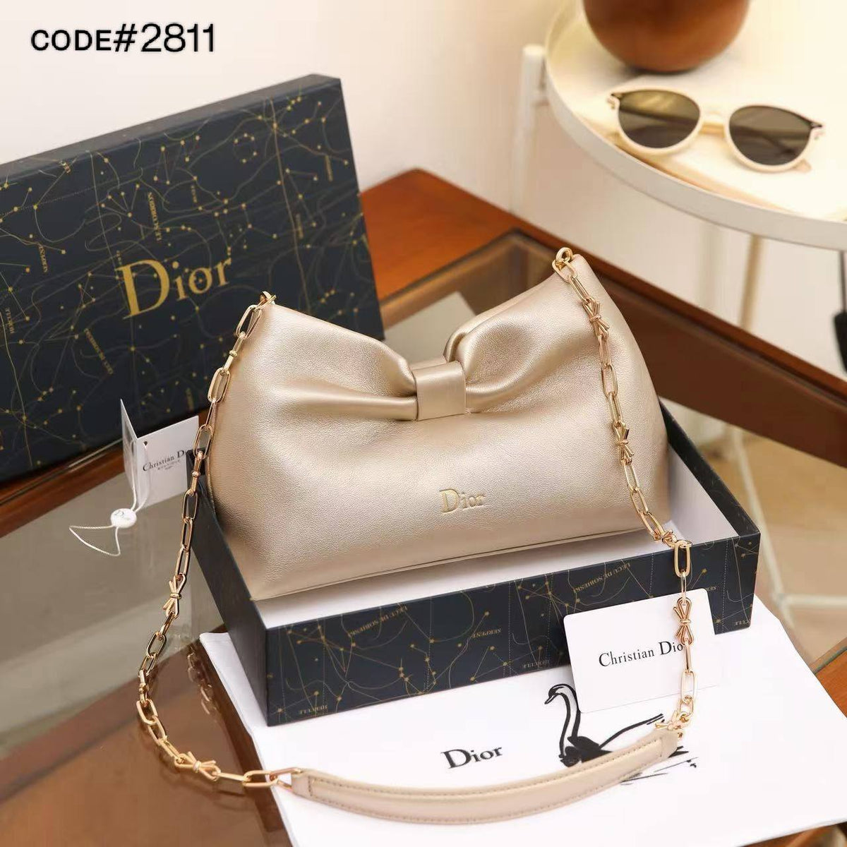 DIOr 

95 dhs🇦🇪🇦🇪
with box

Zain90
♥️♥️♥️