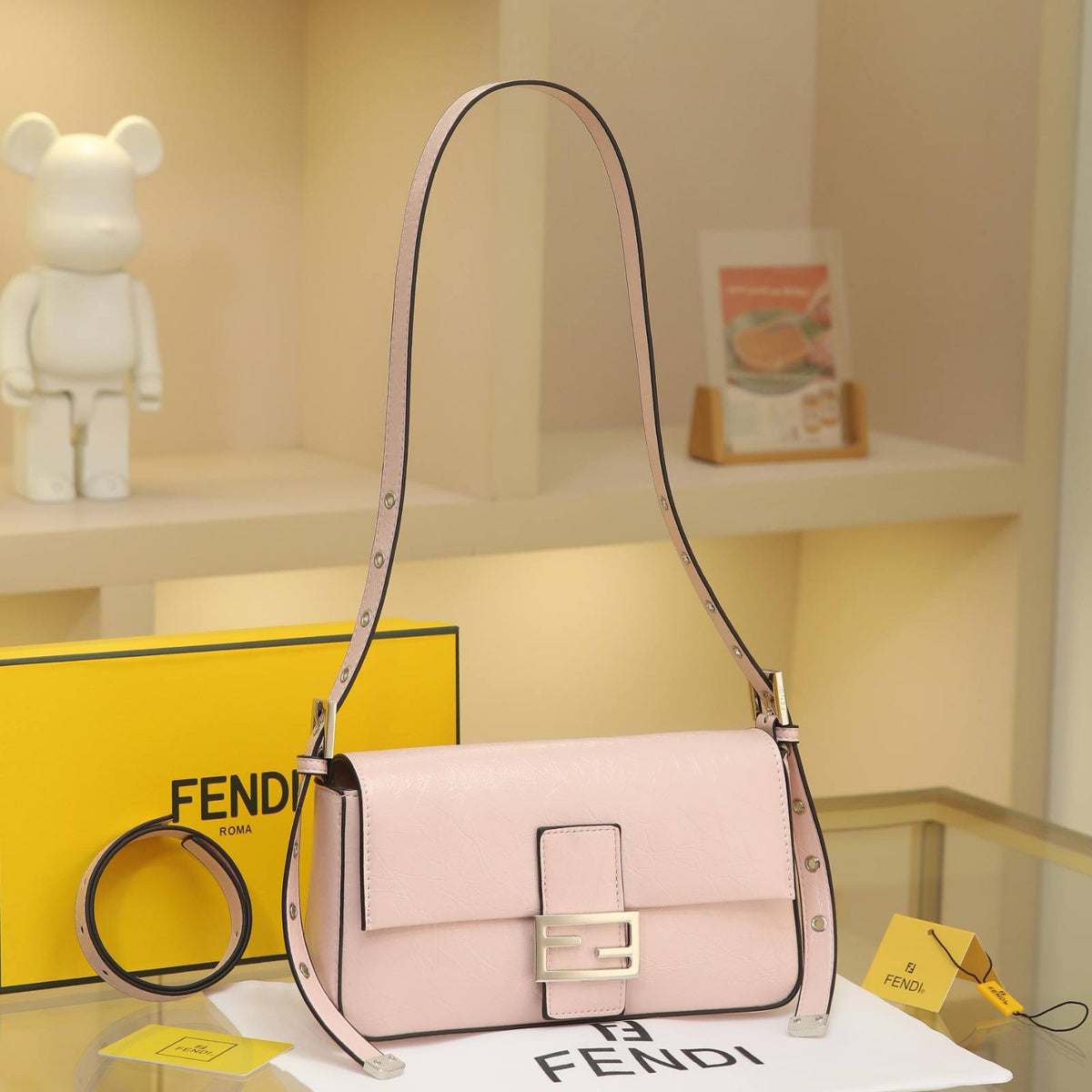 FENDI

Best quality 
with box

130 dhs🇦🇪🇦🇪


size 25CM

Zain290
♥️♥️♥️