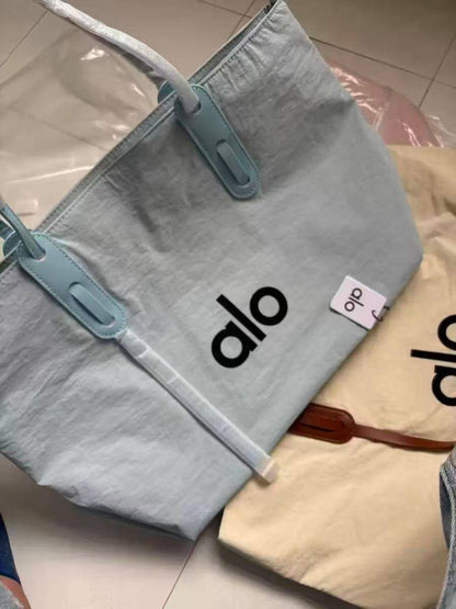 🌷 Alo Tote
1️⃣ First quality 
Size : 48 * 32 cm
60 dhs💓

Zain115
♥️♥️♥️