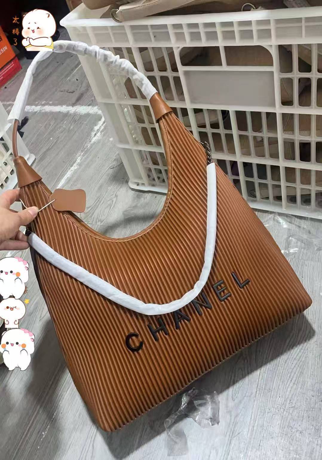Chanel
110 dhs✅

Zain143
♥️♥️♥️
