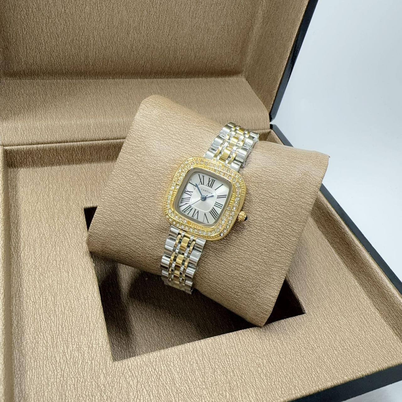 Ladies watch 
60 dhs🇦🇪

Zain45
♥️♥️♥️
