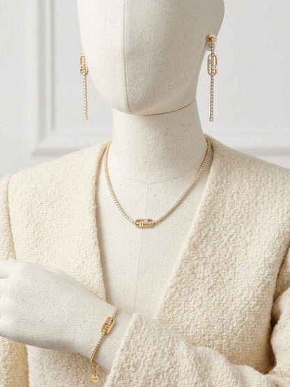 * *New Collection* 💛✨💎💎
    *  Fendi O'Lock Necklace Earings with Braclet
* Full Set
↗️ *Super Master Quality ®️*
For Price 👇 WTSP Text Zain 0568585901

Zain106
♥️♥️♥️