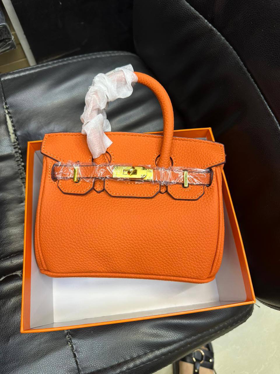 Mix Bag 
Good quality
Hermes
Dior

95 dhs🇦🇪🇦🇪

With box 📦 

Zain70 
♥️♥️♥️