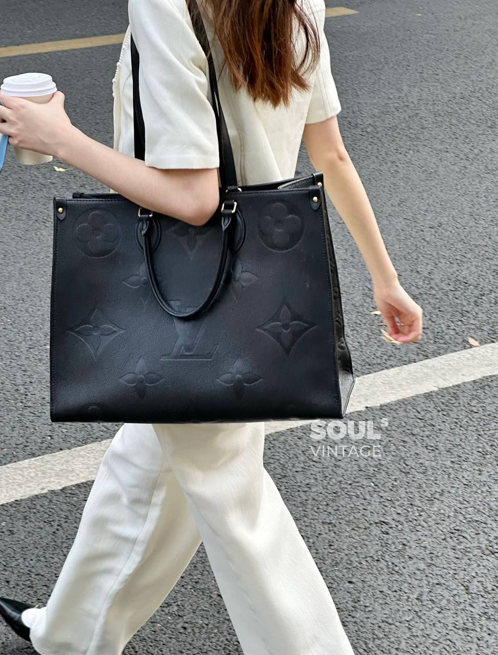 LV
ONTHEGO NEW CAME GOOD QUALITY 
110 dhs✅
Size:41cm

Zain295
♥️♥️♥️