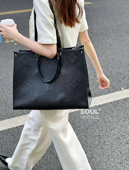 LV
ONTHEGO NEW CAME GOOD QUALITY 
110 dhs✅
Size:41cm

Zain295
♥️♥️♥️