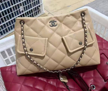 Chanel 
good quality 
Size 39 cm 
110 dhs💓

Zain278
♥️♥️♥️