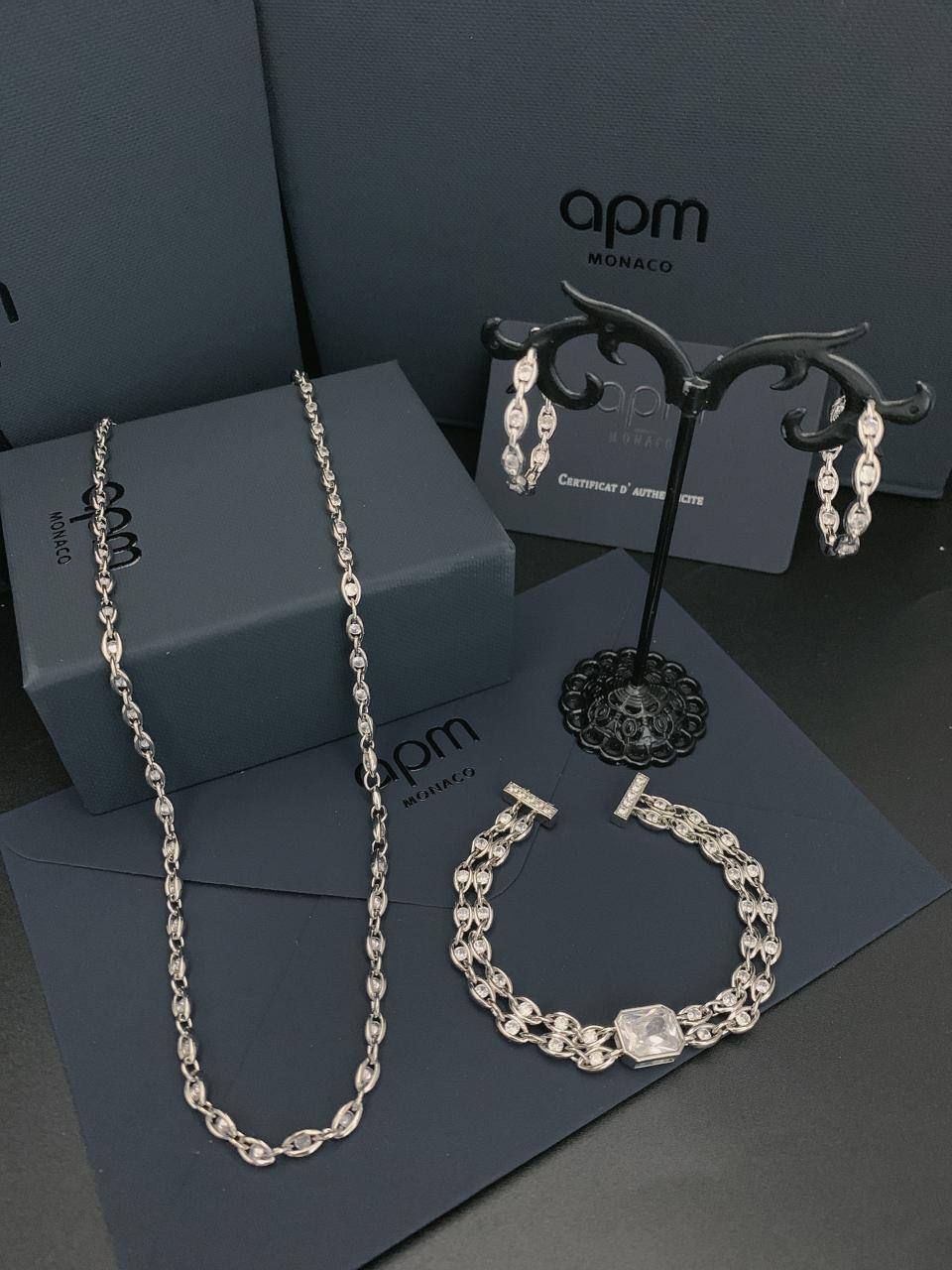 APM SET 
Master Quality
NECKLACE
BRACELET
EARRING
With Master Box 
🎁🎁🎁

180 dhs🪙🖤

Zain89
♥️♥️♥️