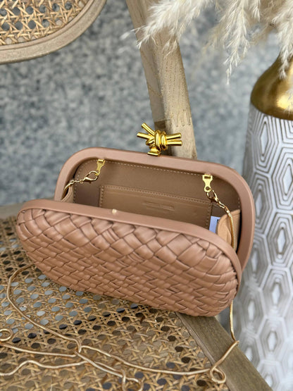 BOTTEGA VENETA
20cm
380 dhs🗽
Top quality 
With box🎁

Zain167
♥️♥️♥️