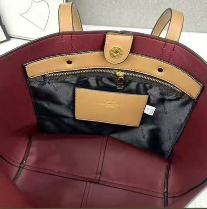 Coach
Wihh box 
75 dhs🇦🇪🇦🇪

Zain232
♥️♥️♥️