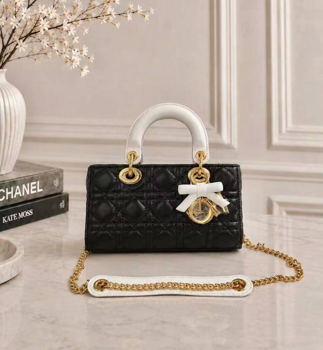 DIOR 

NEW CAME 

HIGH QUALITY 

WITH BOX 
135 dhs🇦🇪🇦🇪

Zain295
♥️♥️♥️
