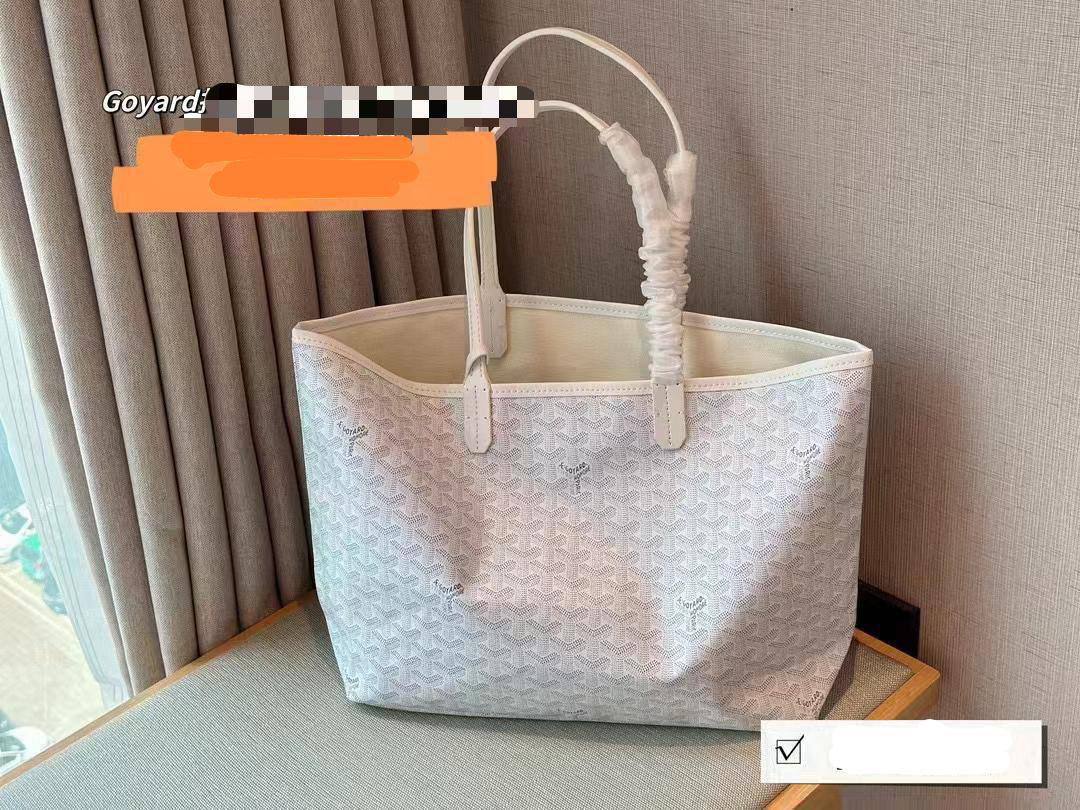 Goyard 
Size : 46 * 27 cm
80 dhs🪙🌺

Zain115
♥️♥️♥️
