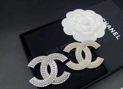 CHANEL❤️‍🔥*
BROOSH🦋
Master quality 💯
With normal boxes 📦 
55 dhs✅
With master box 🗃️ 
70 dhs✅

Zain216
♥️♥️♥️