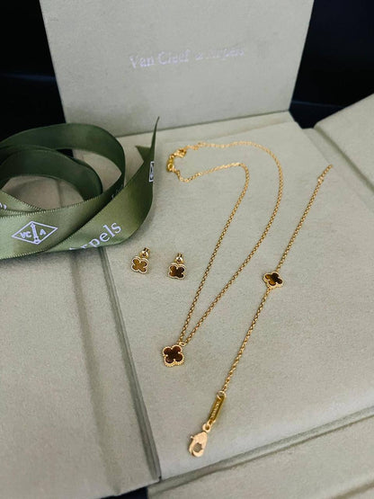 MINI SET 
NECKLACE BRACELET EARRINGS
VCA
MASTER✨💫
115 DHS✅
WITH BOX AND PAPER BAG🛍️🎁

Zain89
♥️♥️♥️