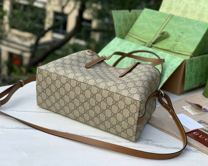 GUCCI 

NEW CAME GOOD QUALITY 
WITH BOX 
🎁🎁🎁

120 dhs💓

Zain39
♥️♥️♥️
